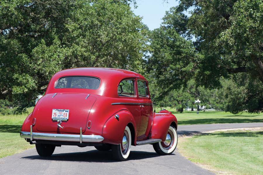  Chevrolet Special DeLuxe 2-Door Town Sedan 1940 года  (фото 18 из 18)